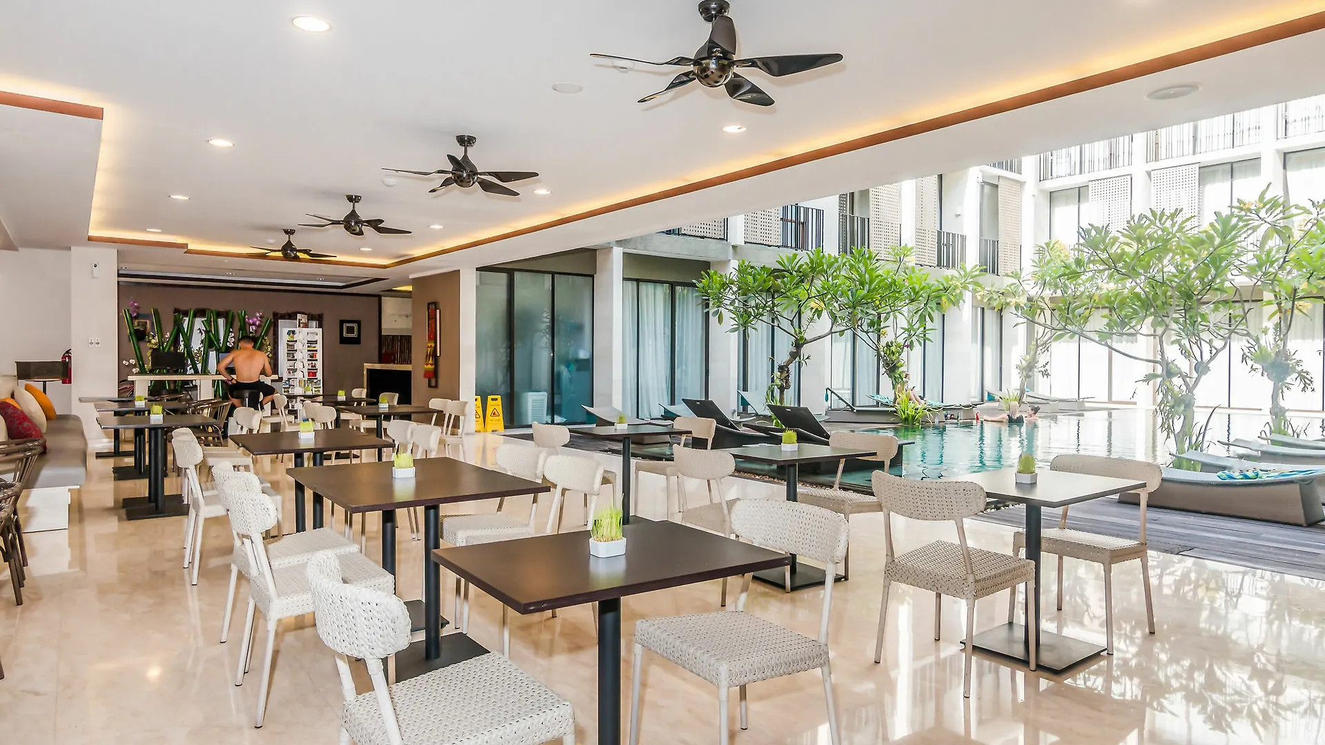 Zen Rooms Kuta Benesari Hotel